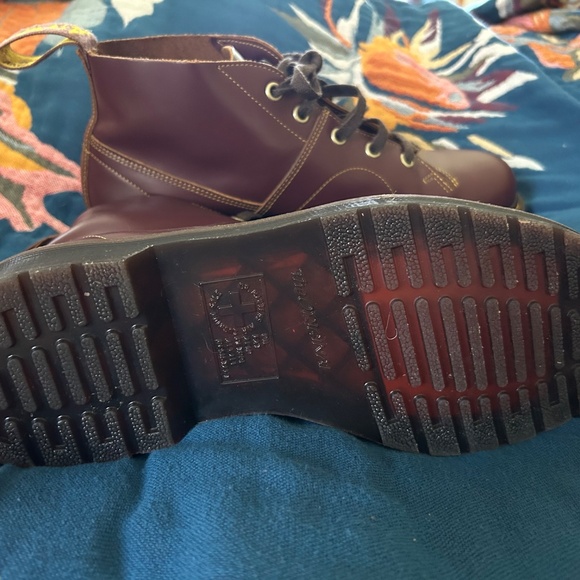 Doc Martens EU 39 W9 Wine colored great condition! - Picture 3 of 6